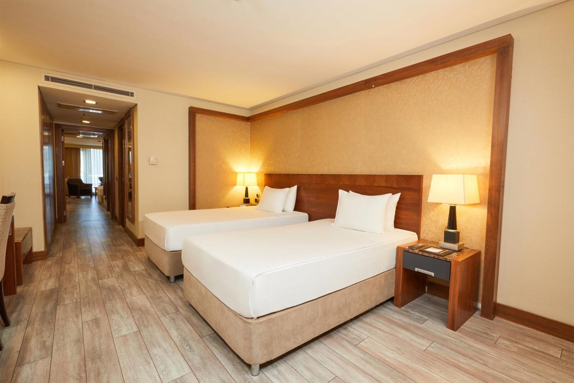 เดเดมัน คอนยา โฮเต็ล แอนด์ คอนเวนชั่น เซ็นเตอร์ Hotel ภายนอก รูปภาพ